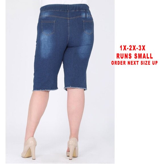 Plus-size fade-wash Pull-on Jegging Bermudas shorts NWT frayed hem - Picture 3 of 3